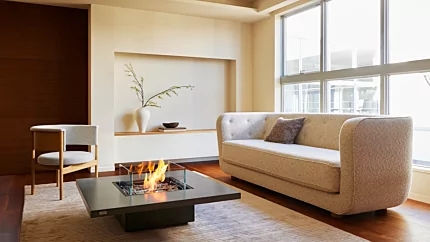 EcoSmart Fire Vertigo 40 Fire Table brings modern ethanol fireplace ambience to a private residence living room in Japan with a freestanding design.