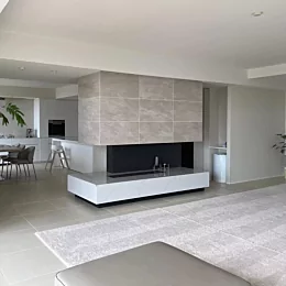 
今回のリノベーションでやりたかった事の1つ
エタノール暖炉をつける事
実はここ、パイプスペースと柱があって
どちらにしても壁...