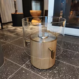 🆕新作暖炉

１【Form】
置く場所に合わせて、組み合わせを変えられるユニット暖炉です！
様々なモジュールを組み合わせることで、5種類8パ...