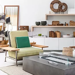 フィリップ・スタルクによるアウトドアソファ<FENC-E NATURE(フェンス・ネイチャー)>は、自然と調和しつつ優雅でありながらつつまし...