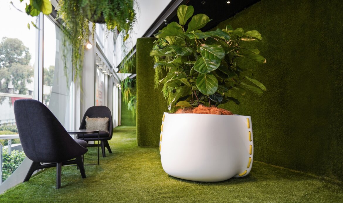 001 stitch 125 bone indoor commercial showroom day hz.jpg